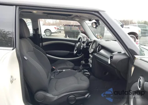 2009 Mini Cooper S from USA, damaged, VIN WMWMF73539TW83854